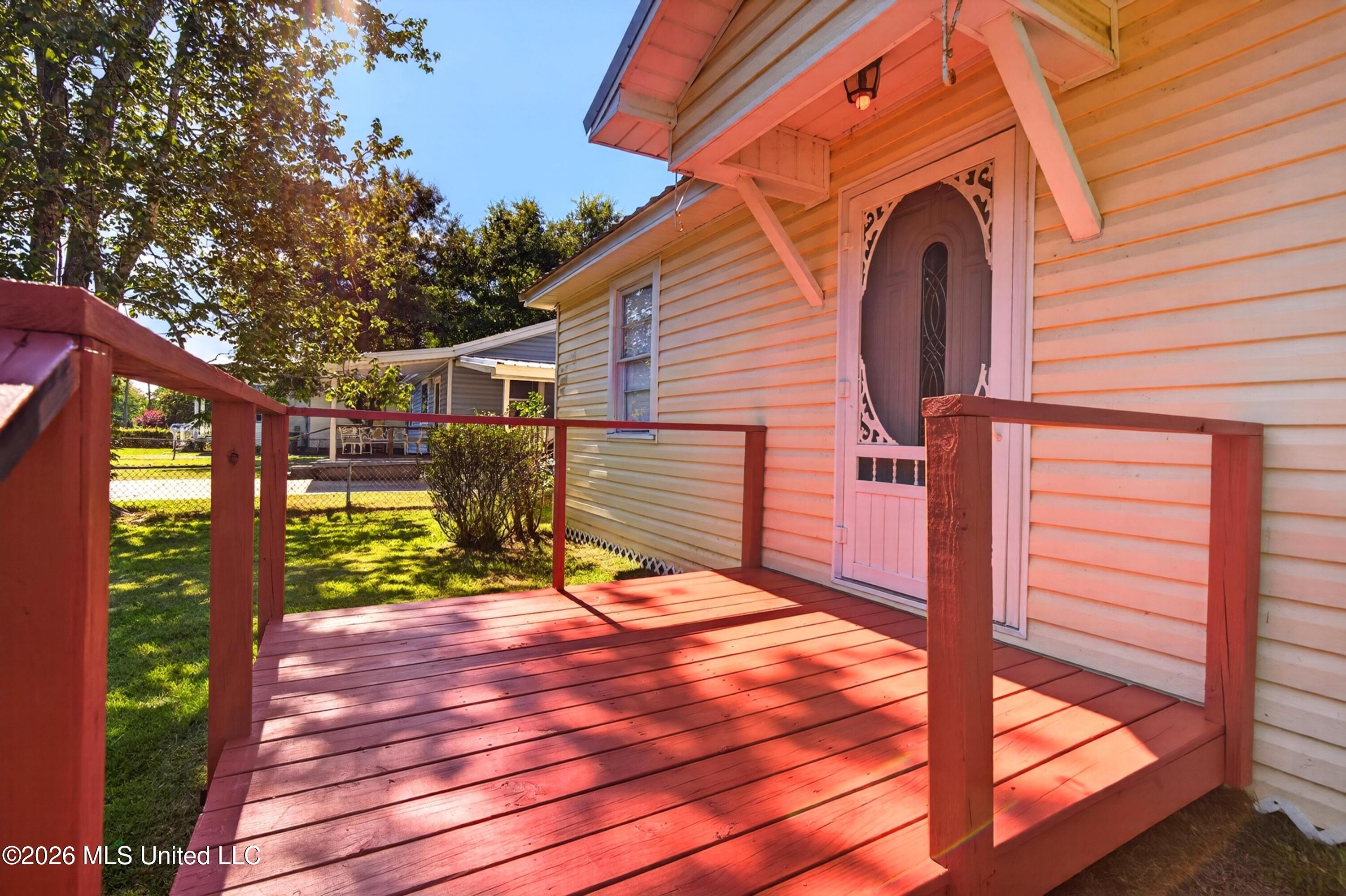 Image 4: 427Wainwrightst.-5
