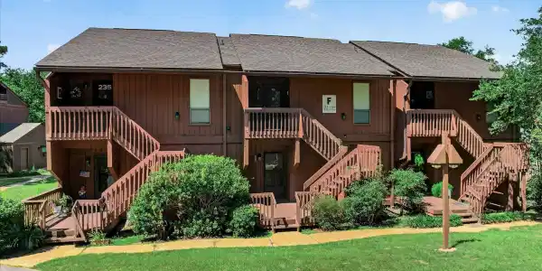 134 Lakeside Villla
