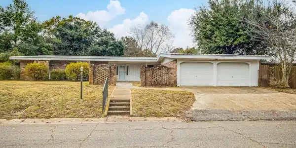 28 Woodglen Drive
