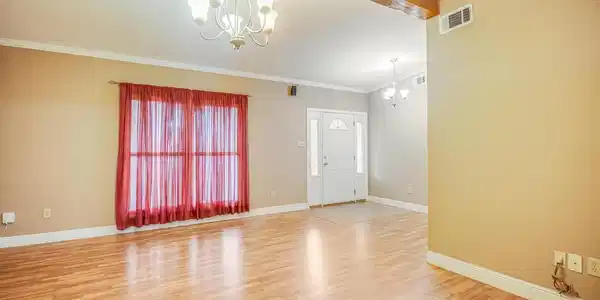 Image 4: Living - Dining 1