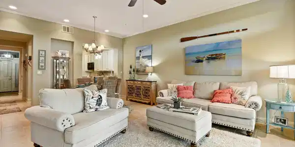 Image 4: Living Area