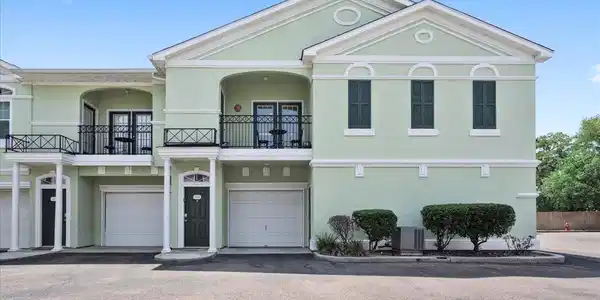 2252 Beach Drive
