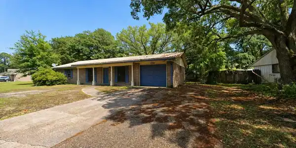 4502 Robinhood Drive