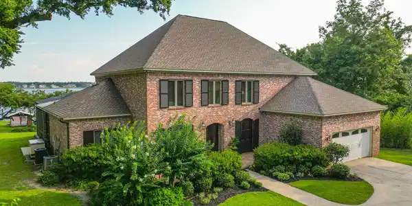 2009 Englewood Drive