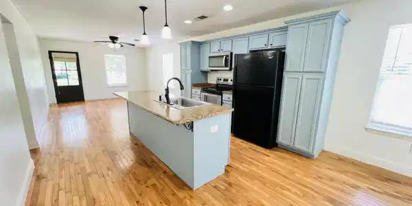 Image 2: 205 Jeff Davis Kitchen 5