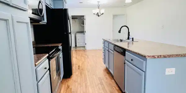 Image 3: 205 Jeff Davis Kitchen 7
