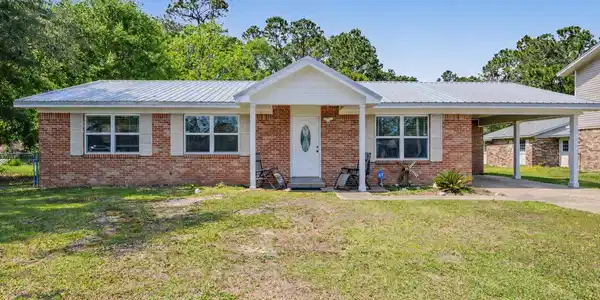 203 Lynn Circle
