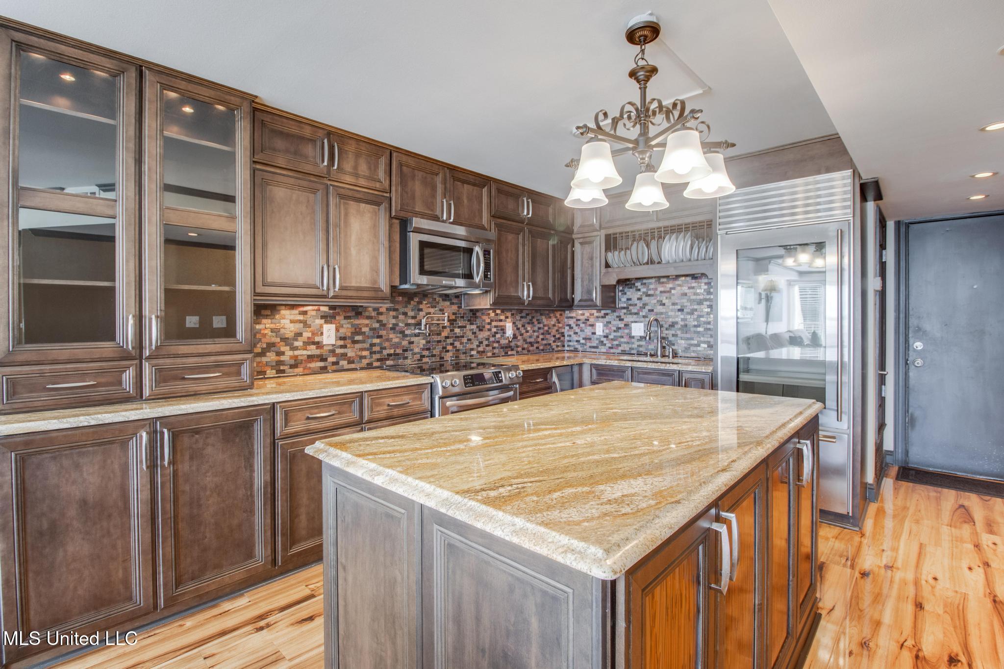 Image 3: kitchen