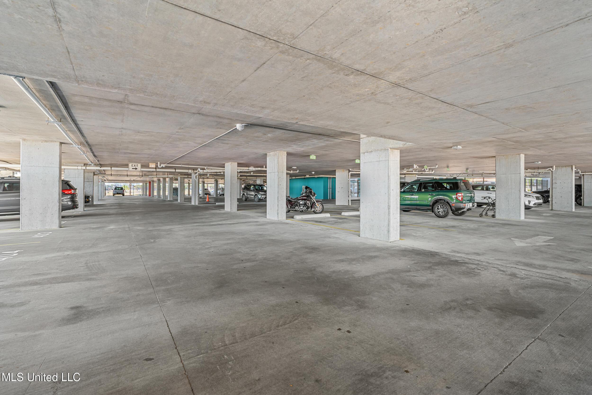 Image 4: 4_parking garage