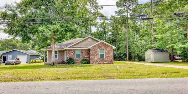 1800 Dolphin Drive