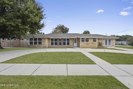 136 Pine Grove Avenue