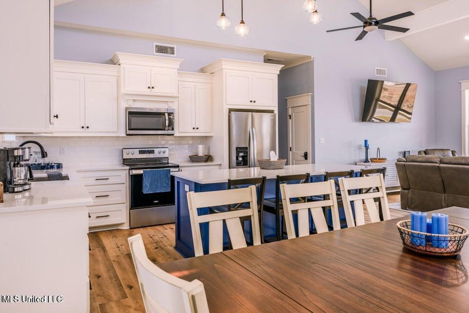 Image 4: Dining