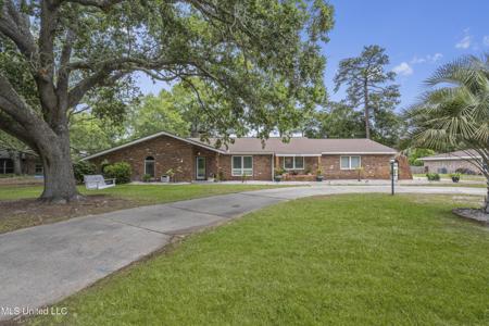 222 Glen Eagles Drive