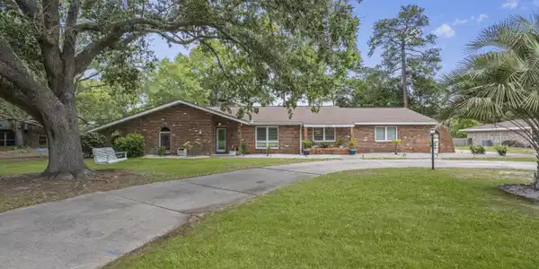 222 Glen Eagles Drive