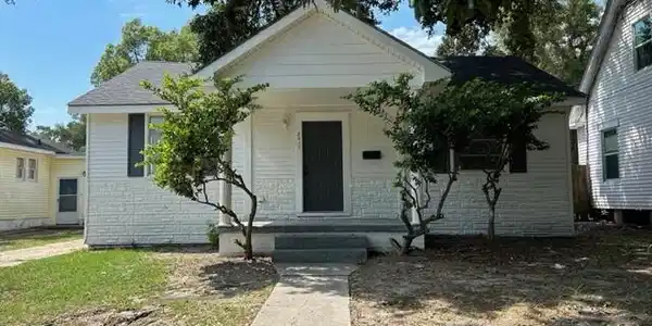 2417 Kelly Avenue