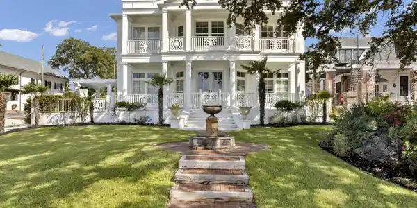 1016 Beach Boulevard