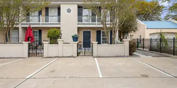 105 Demontluzin Avenue