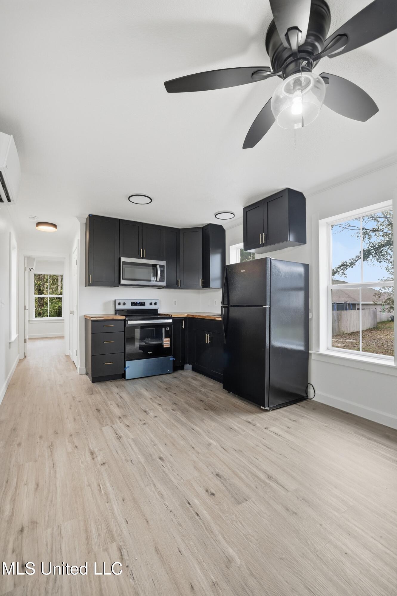 Image 2: Kitchen