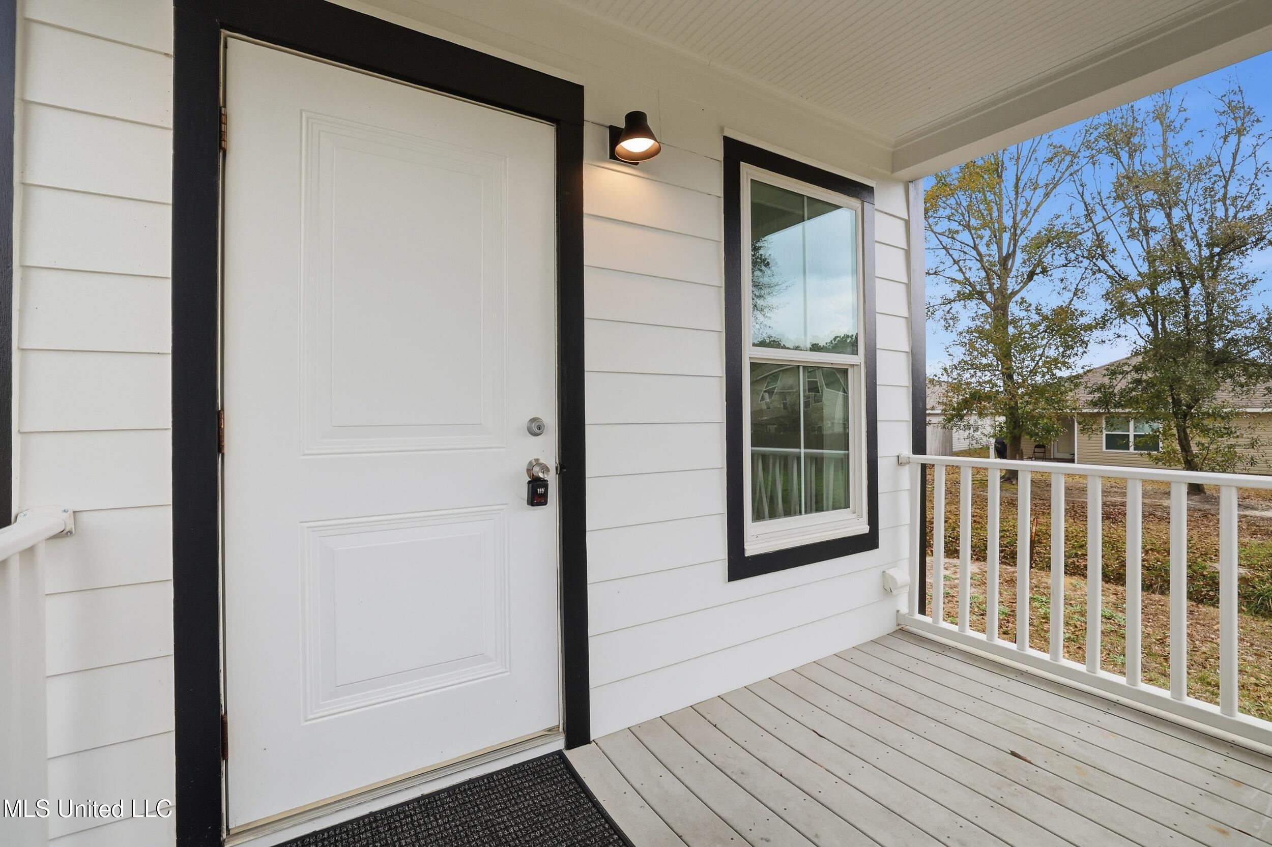 Image 4: FRONT PORCH