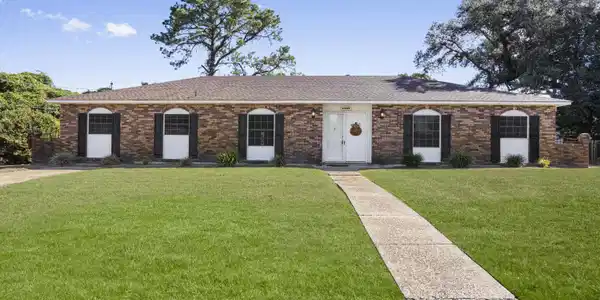 8 Lexington Place