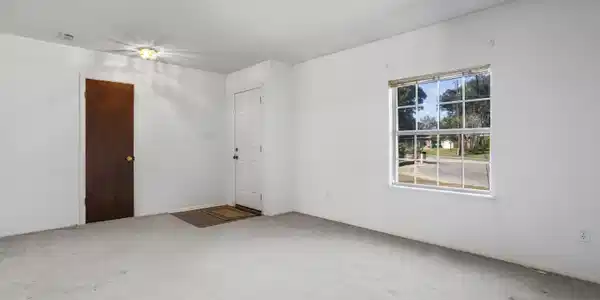 Image 4: FORMAL LIVING/SITTING ROOM 2