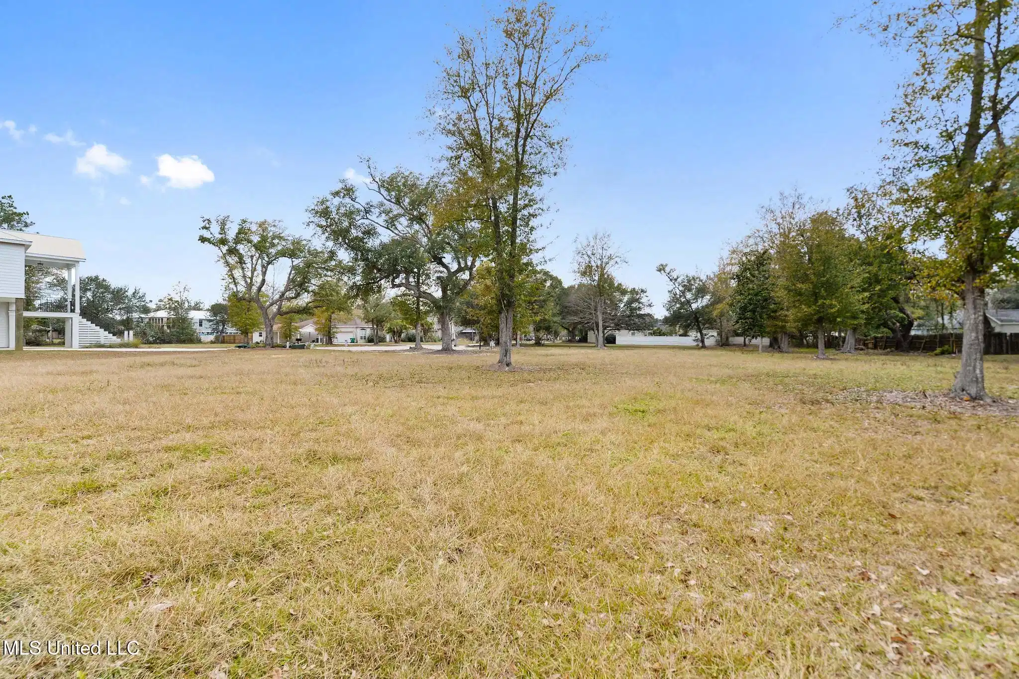 Image 1: Oaks 3 8