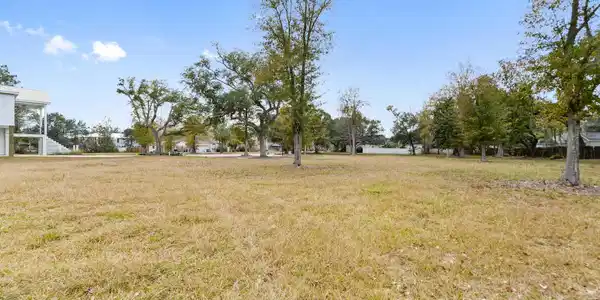 Oaks Boulevard
