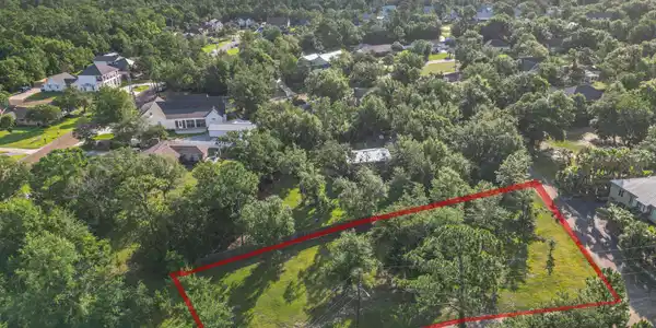 000 Whispering Pines Drive