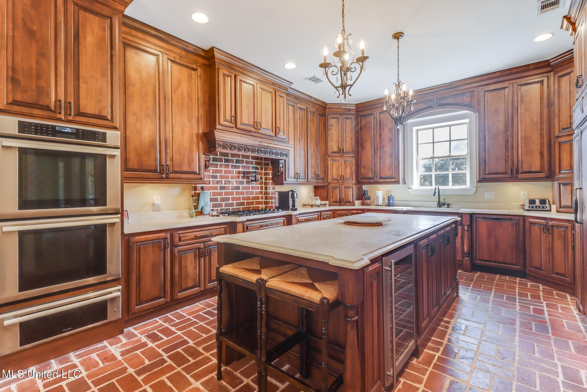 Image 3: Kitchen level 2