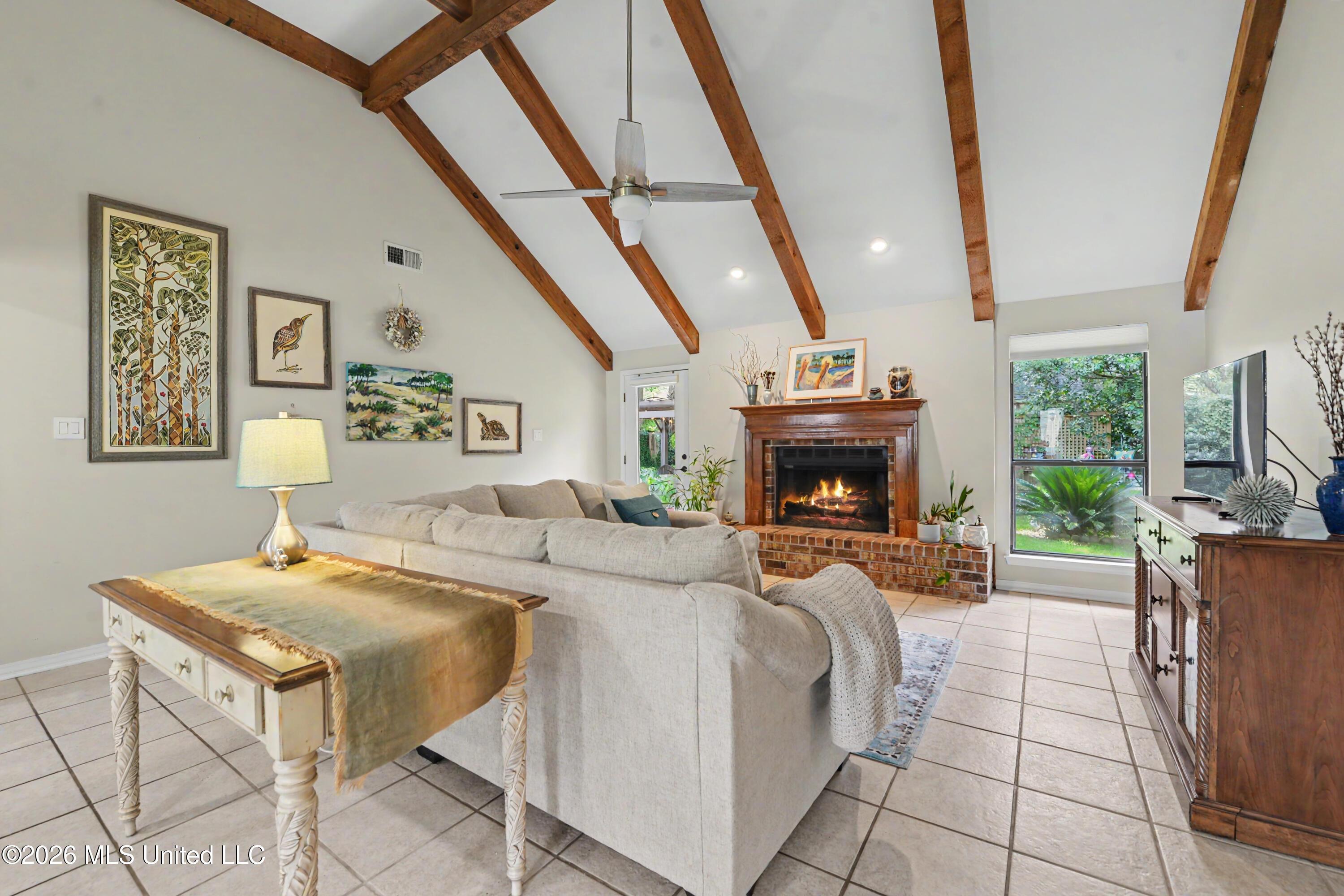 Image 3: Living Room