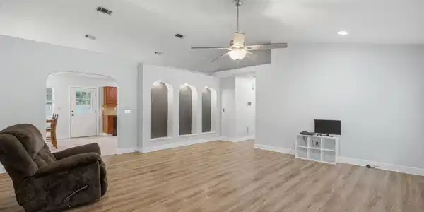 Image 3: 5-web-or-mls-_ELV7304