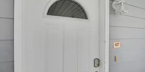 Image 4: oakshores 127 front door with code and u
