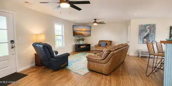 Image 3: Living Room