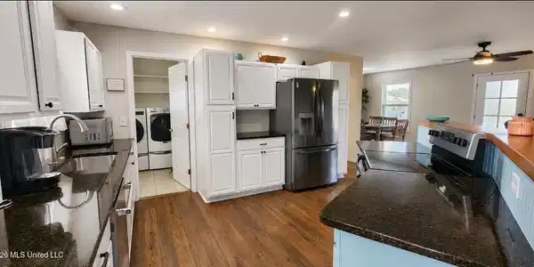 Image 4: Kitchen & Laundry Room