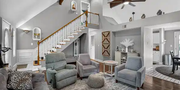 Image 3: Living room