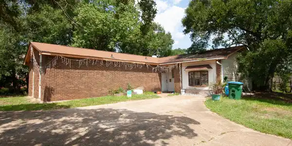 1202 Cherokee Drive