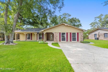 307 Jamaica Drive