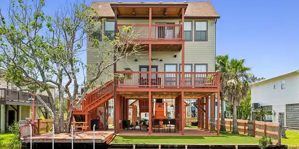 4052 Swallow Lane