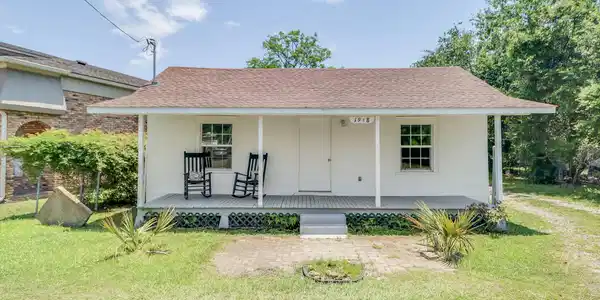 1918 Old Mobile Avenue