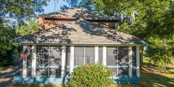 822 Woodward Avenue