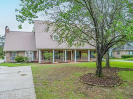 910 Country Club Lane N