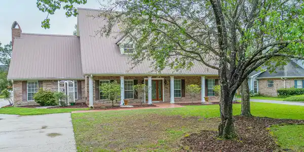 910 Country Club Lane N
