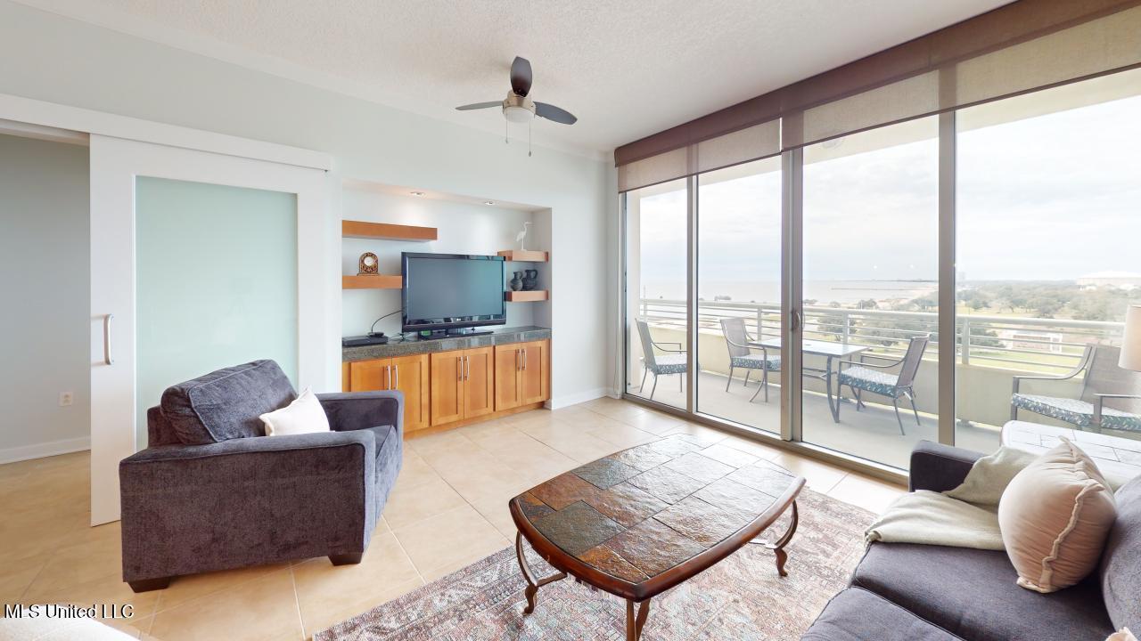 Image 4: 2060-Beach-Blvd-Living-Room (1)