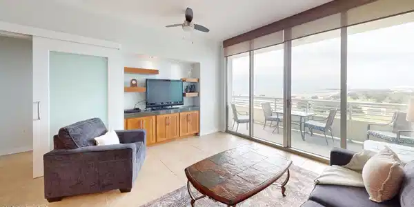 Image 4: 2060-Beach-Blvd-Living-Room (1)