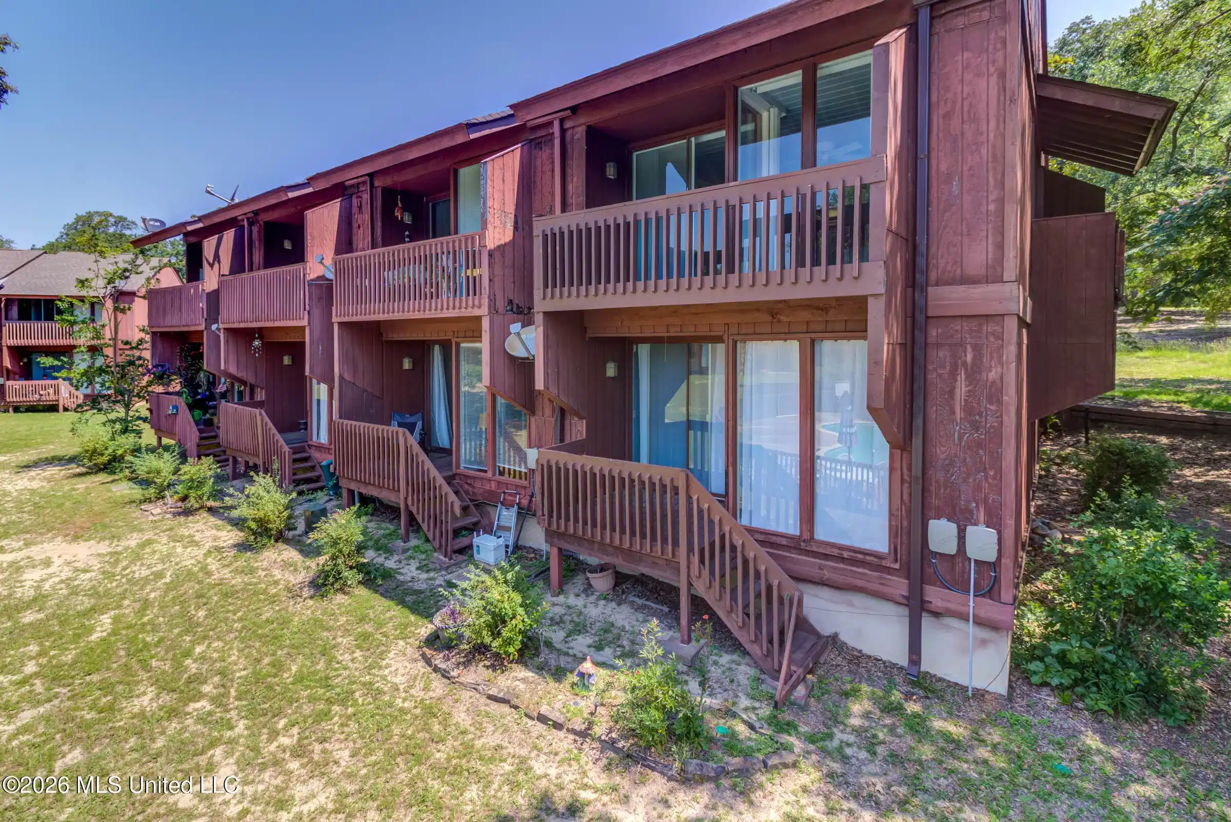 Image 1: 229 Lakeside Villa (26)