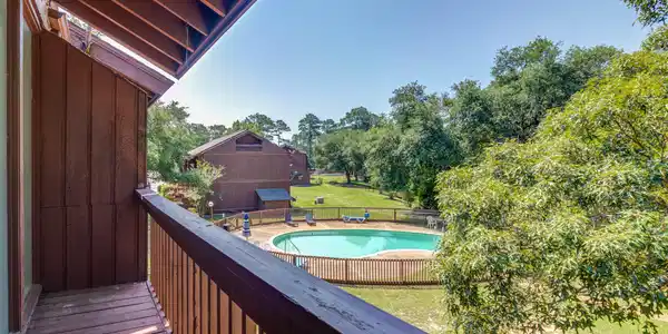 Image 2: 229 Lakeside Villa (18)