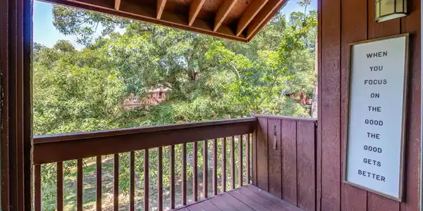 Image 3: 229 Lakeside Villa (20)