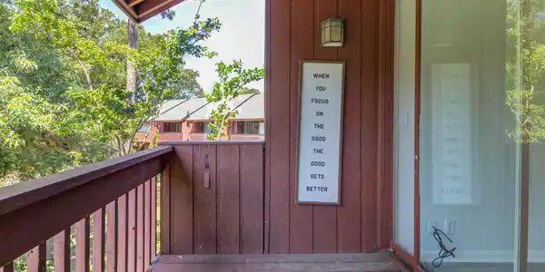 Image 4: 229 Lakeside Villa (21)