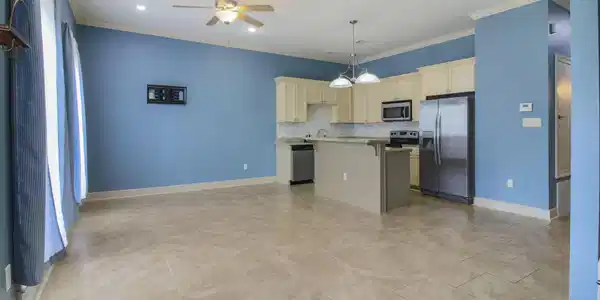 Image 3: Living Room