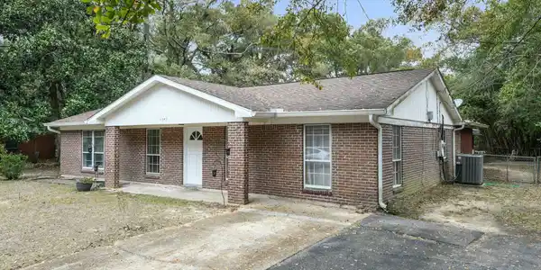 1203 Iberville Drive